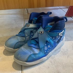 Nike Jordan Snowflake Sneaker Big Kid Size 2.5Y for both Girl and Boy